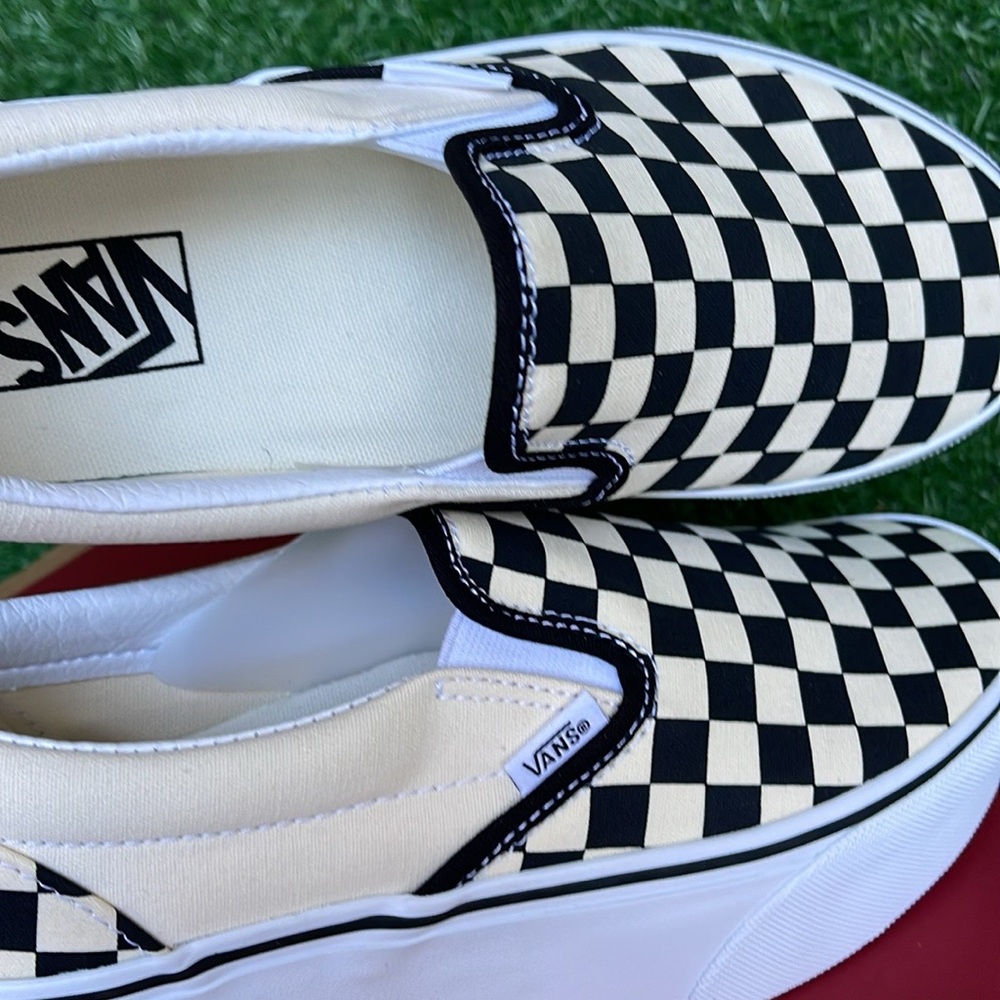 Vans WMNS Classic Slip-On Stackf
Checkerboard Black/Classi
VN0A7Q5RTYQ
Platforms - Picture 15 of 16